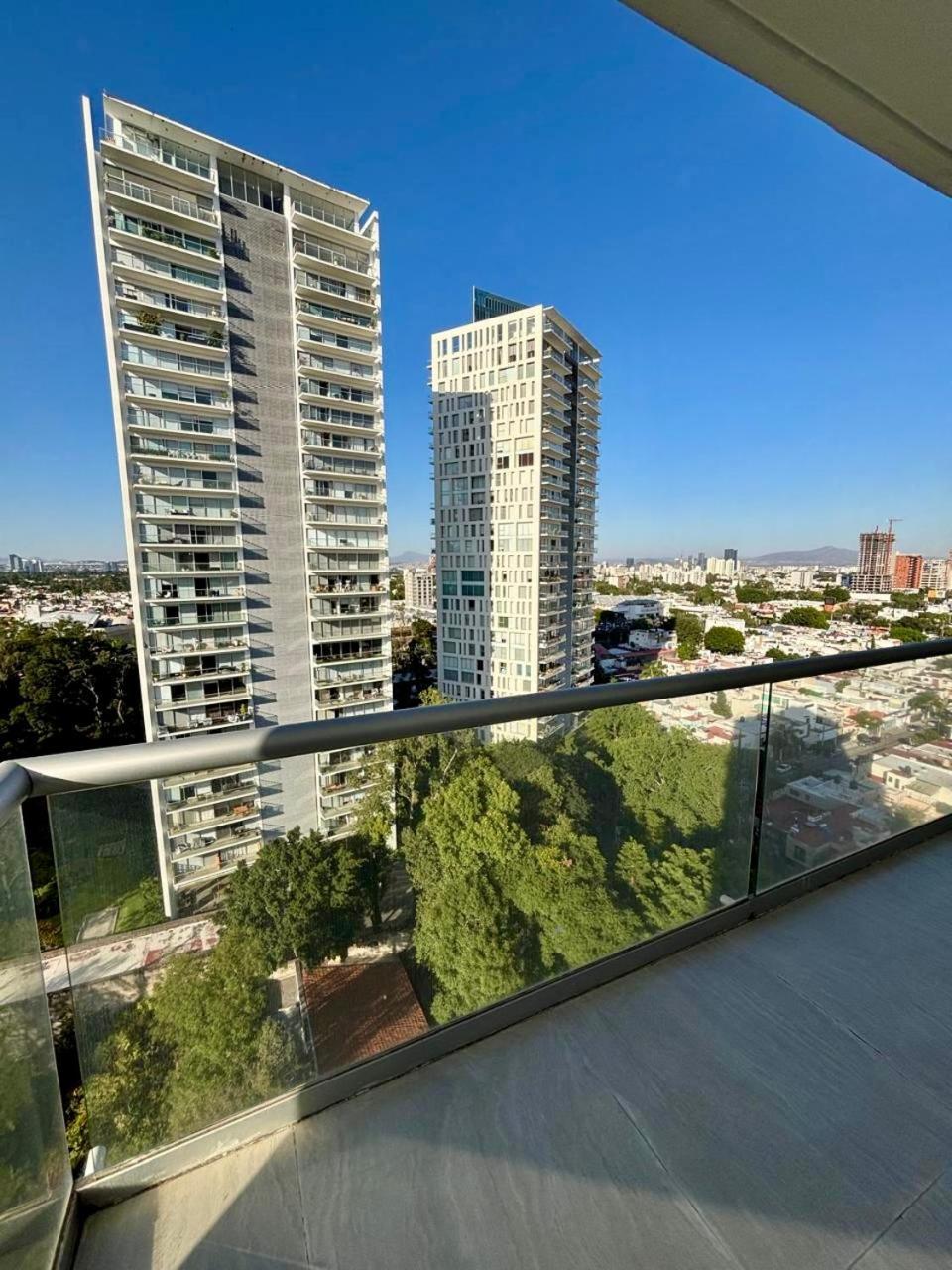 Park Life Guadalajara Aparthotel Ngoại thất bức ảnh