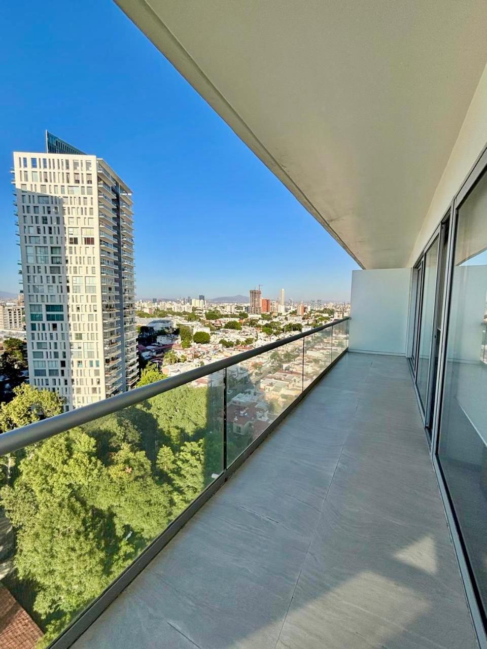 Park Life Guadalajara Aparthotel Ngoại thất bức ảnh